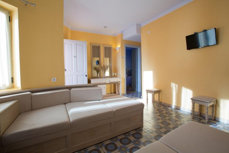 Red Tower Hotel - Снимка 3