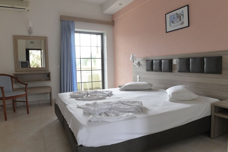 Sithonia Village Hotel - Снимка 2