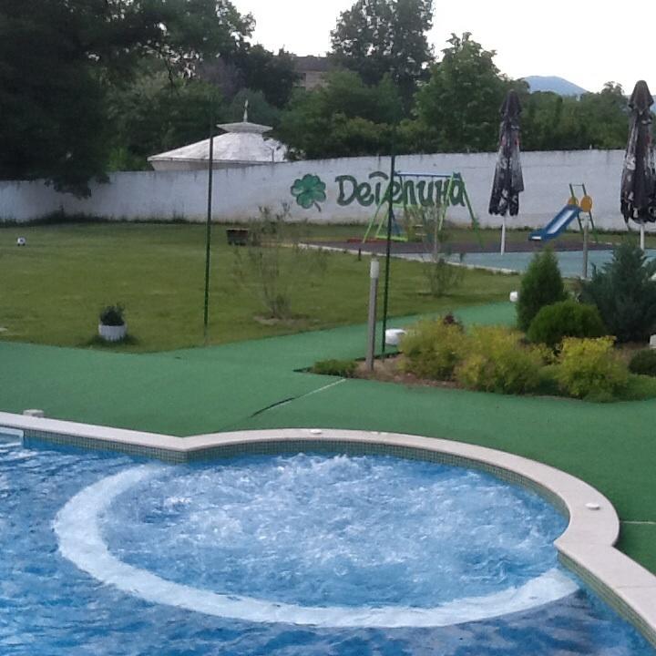 Август и Септември в Хисаря! Нощувка на човек + външен басейн и джакузи с минерална вода в СПА Комплекс Детелина - Снимка 10