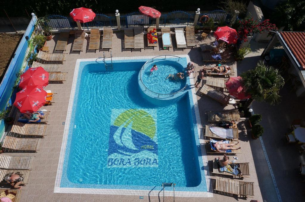 Море в Слънчев бряг! Нощувка със закуска + отопляем външен басейн в хотел Бора Бора - на 30 м. от плажа - Снимка 37