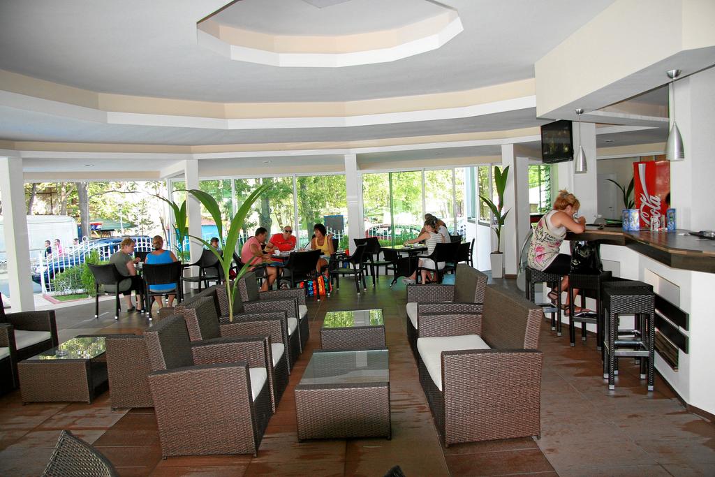 Цяло лято в Китен на 50м. от Атлиман! Нощувка със закуска и вечеря + басейн в хотел Лотос - Снимка 29