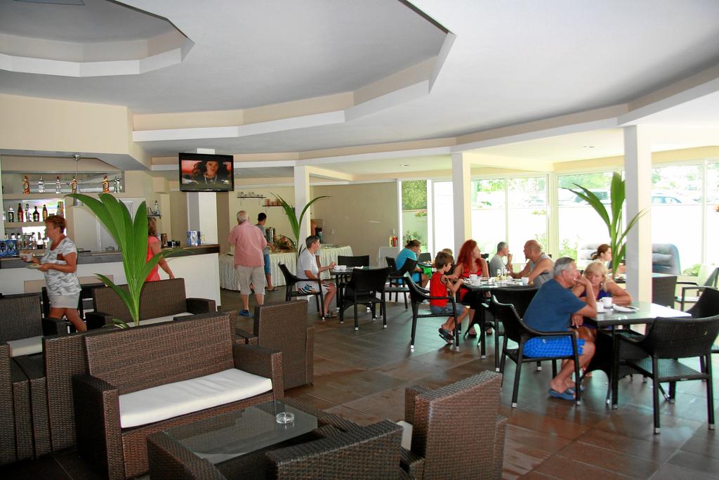 Цяло лято в Китен на 50м. от Атлиман! Нощувка със закуска и вечеря + басейн в хотел Лотос - Снимка 13