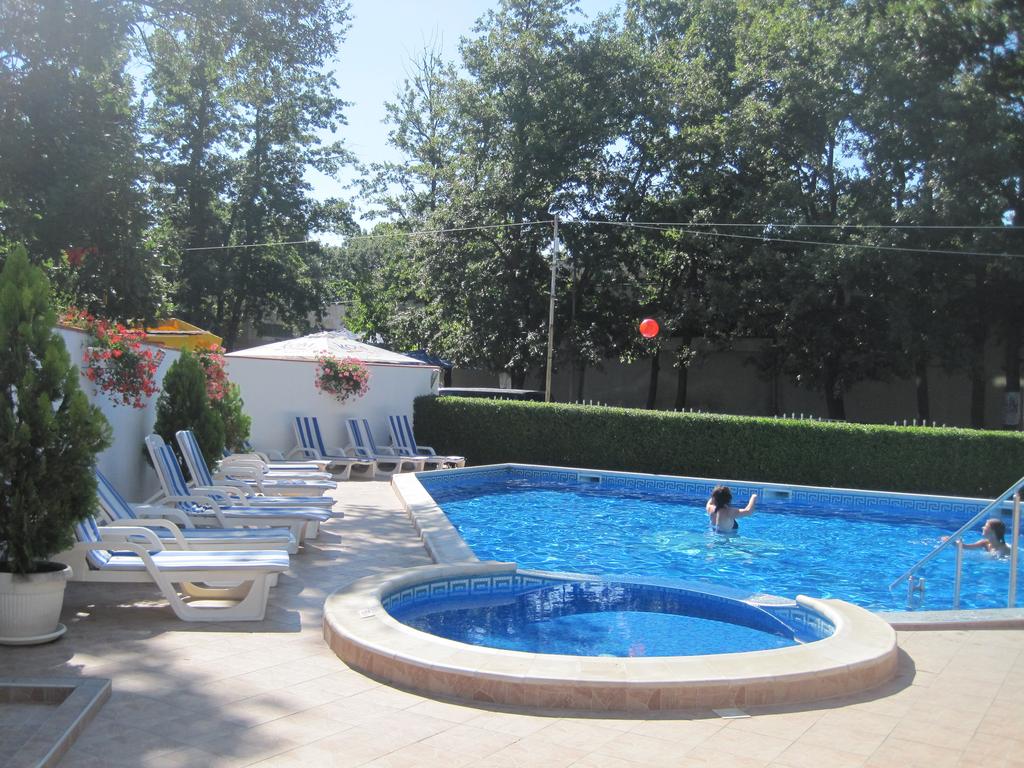Цяло лято в Китен на 50м. от Атлиман! Нощувка със закуска и вечеря + басейн в хотел Лотос - Снимка 23