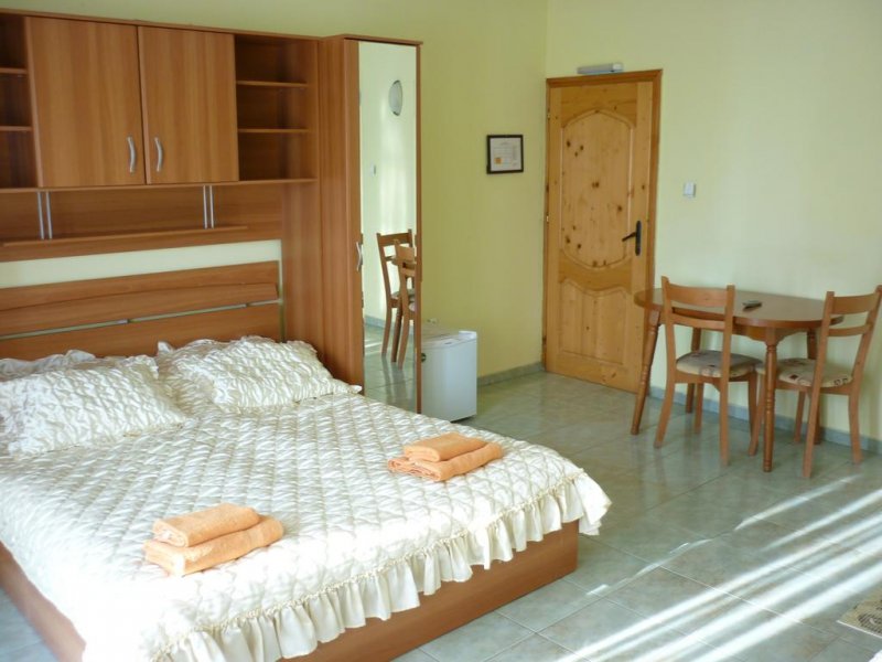 Семеен хотел Свети Георги - Снимка 2