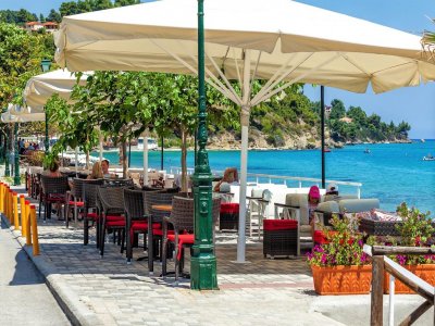 Dolphin Beach Hotel - Снимка 1