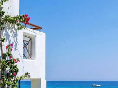 Dolphin Beach Hotel - Снимка 4