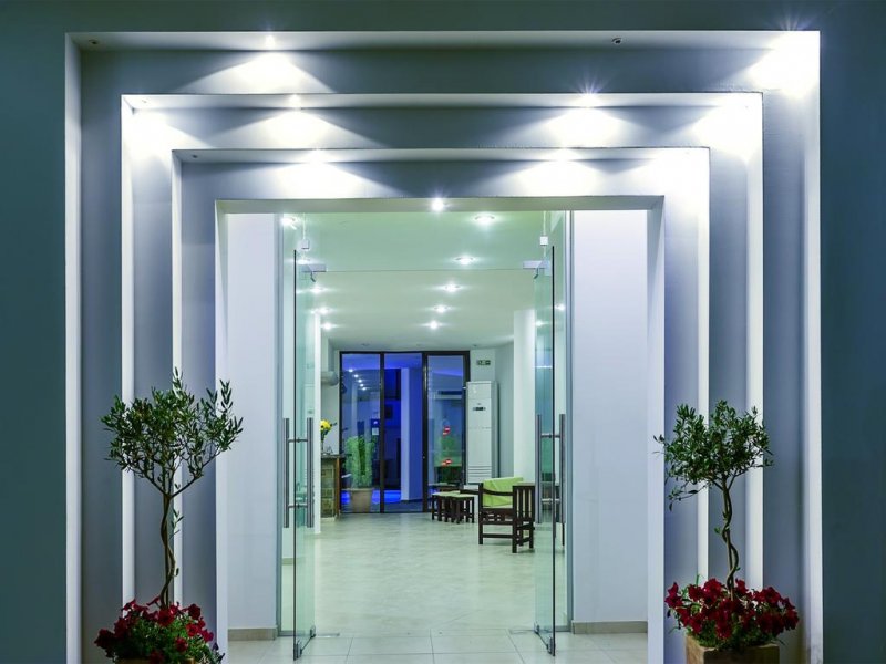 Dolphin Beach Hotel - Снимка 2