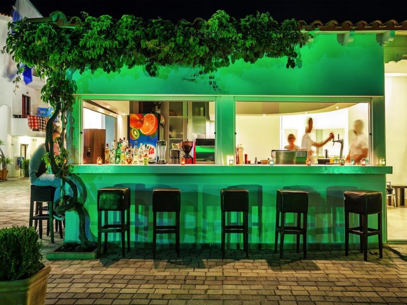 Dolphin Beach Hotel - Снимка 9