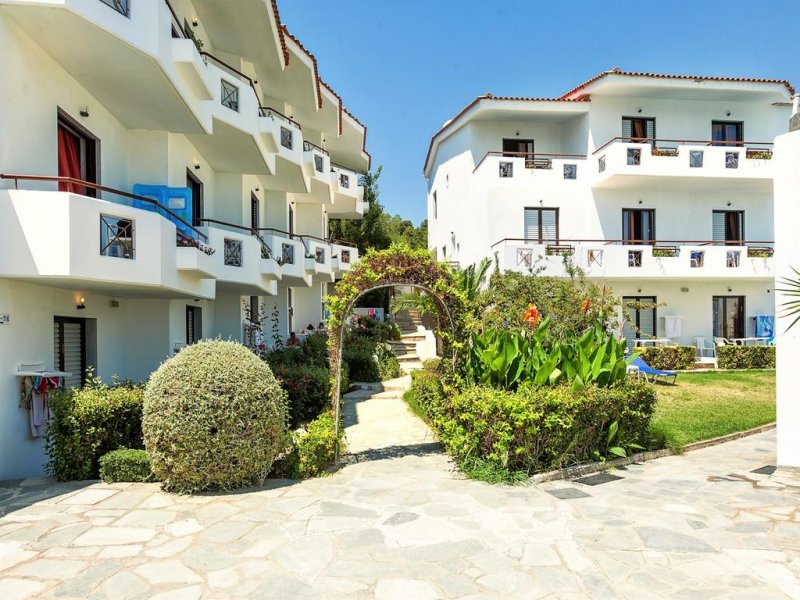 Dolphin Beach Hotel - Снимка 8
