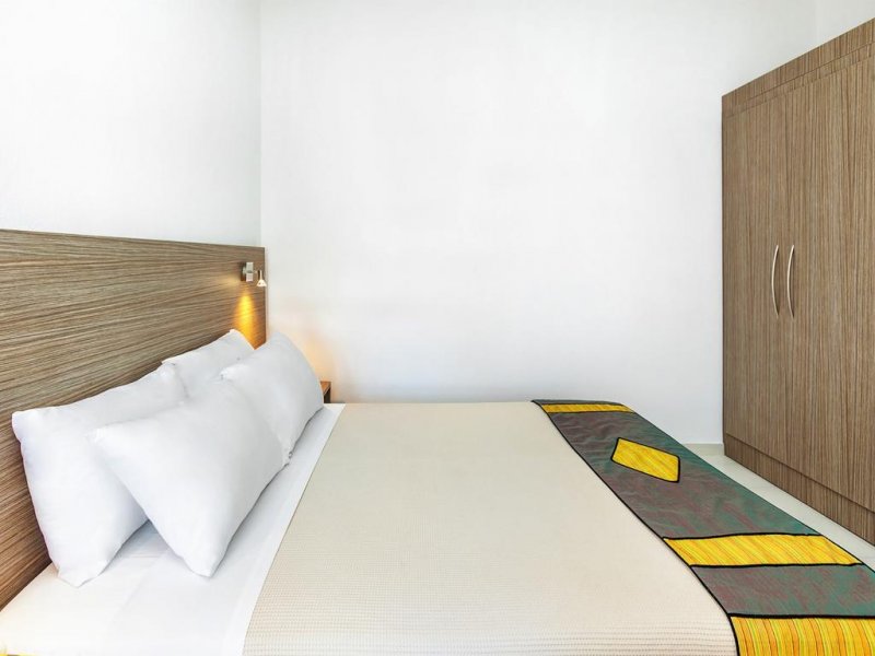 Dolphin Beach Hotel - Снимка 2