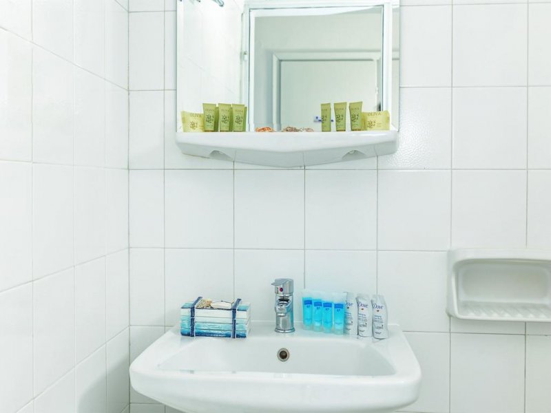 Dolphin Beach Hotel - Снимка 2