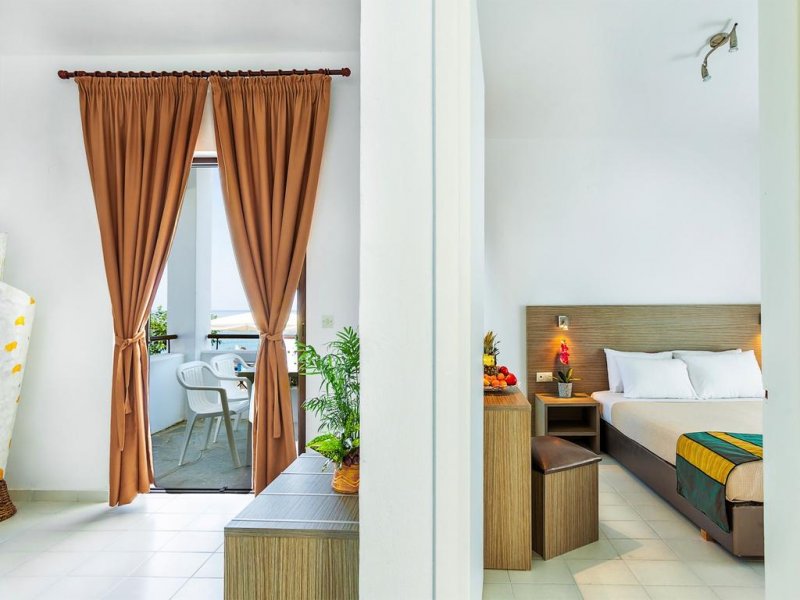 Dolphin Beach Hotel - Снимка 5