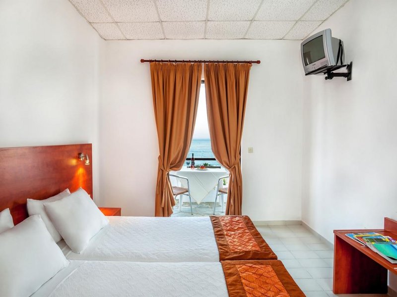 Dolphin Beach Hotel - Снимка 3