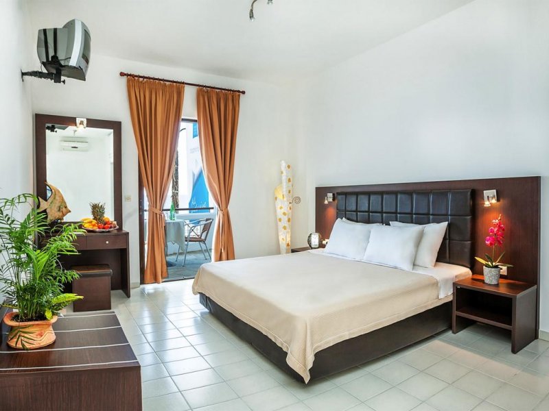 Dolphin Beach Hotel - Снимка 5