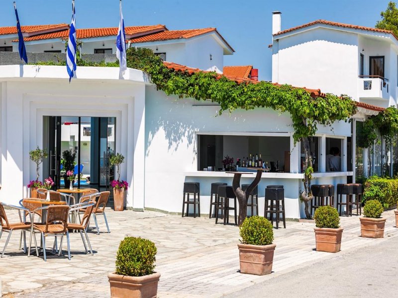 Dolphin Beach Hotel - Снимка 11