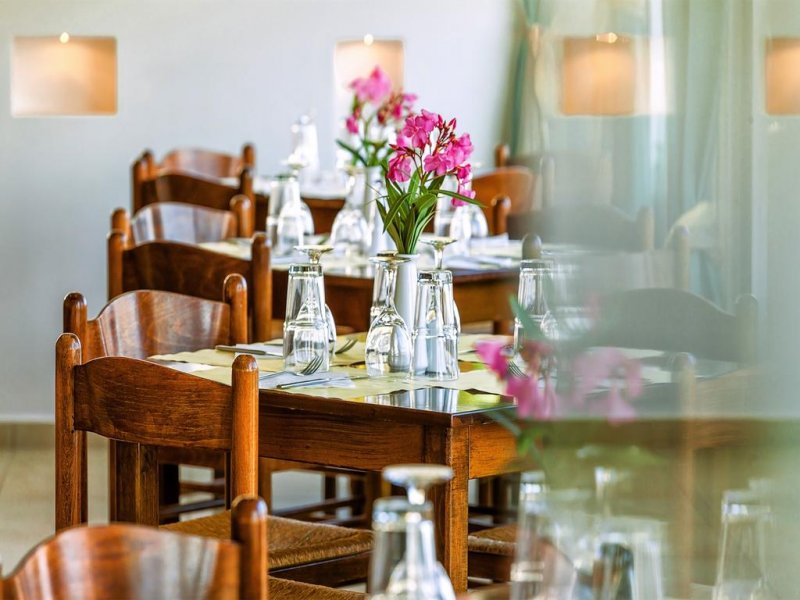 Dolphin Beach Hotel - Снимка 7