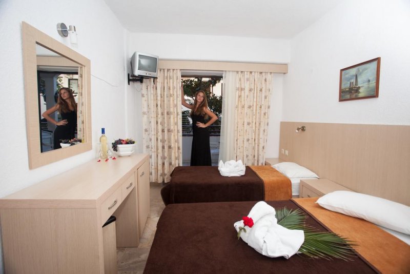 Hanioti Grand Victoria - Снимка 1