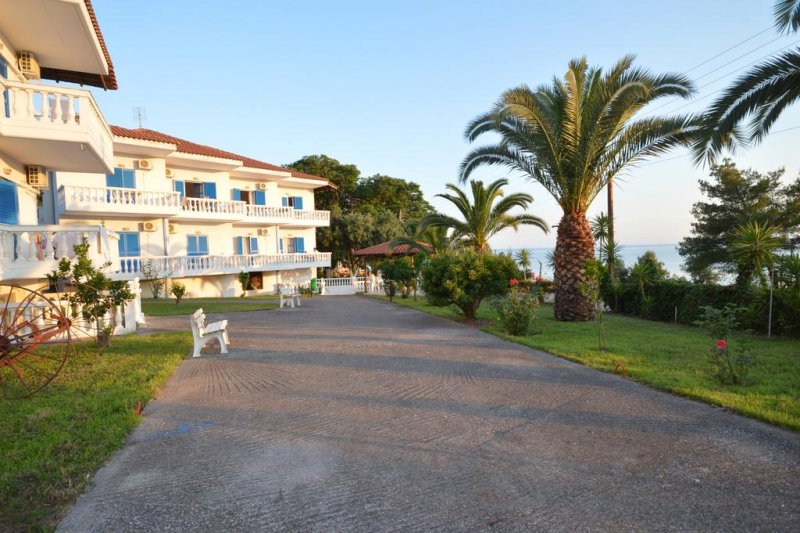 Hotel Paraktio - Снимка 0