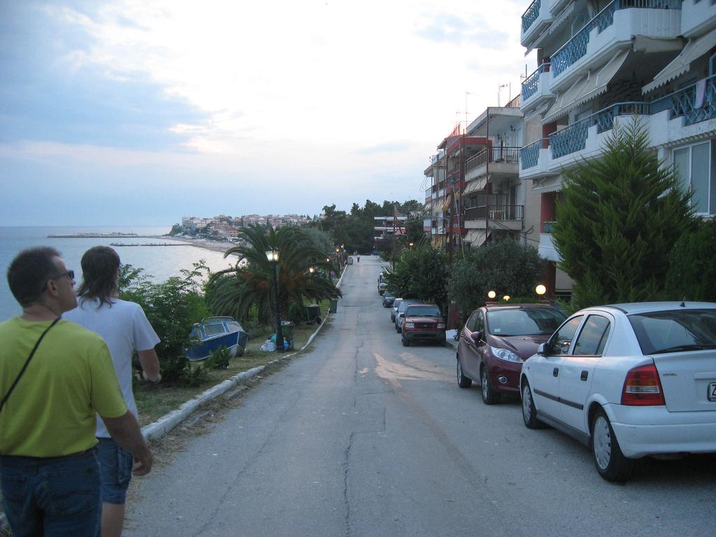 Късно лято на 20м. от морето в хотел Paraktio, Неа Каликратия, Гърция! Нощувка в студио за двама, трима или четирима - Снимка 14