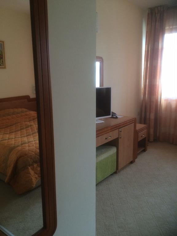 Нощувка на човек в двойна стая или апартамент от хотел Свети Никола, Несебър - Снимка 12