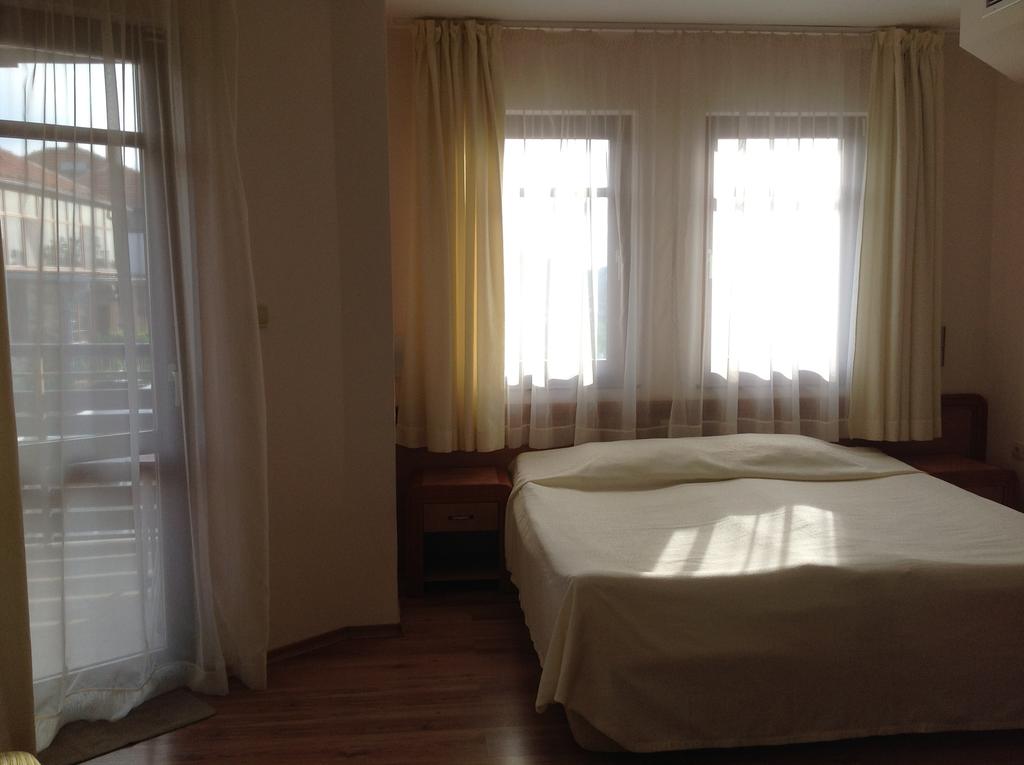 Нощувка на човек в двойна стая или апартамент от хотел Свети Никола, Несебър - Снимка 13