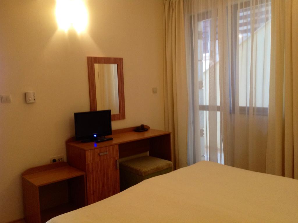 Нощувка на човек в двойна стая или апартамент от хотел Свети Никола, Несебър - Снимка 14
