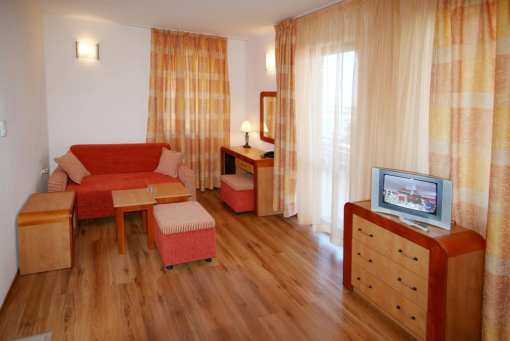 Нощувка на човек в двойна стая или апартамент от хотел Свети Никола, Несебър - Снимка 32
