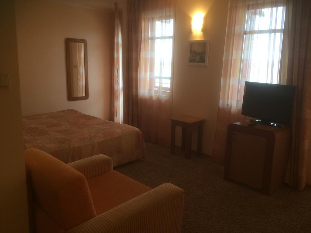 Нощувка на човек в двойна стая или апартамент от хотел Свети Никола, Несебър - Снимка 37