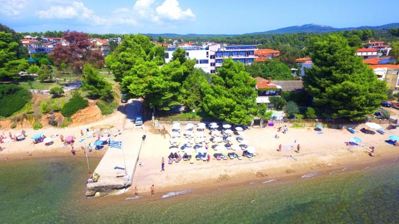 Golden Beach Hotel - Снимка 1