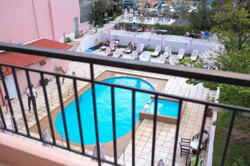 Golden Beach Hotel - Снимка 9