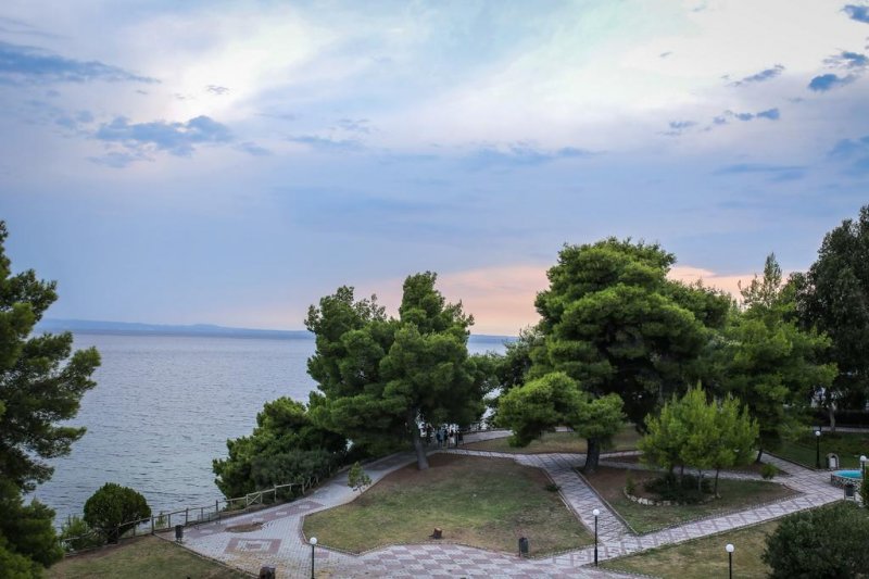 Golden Beach Hotel - Снимка 11