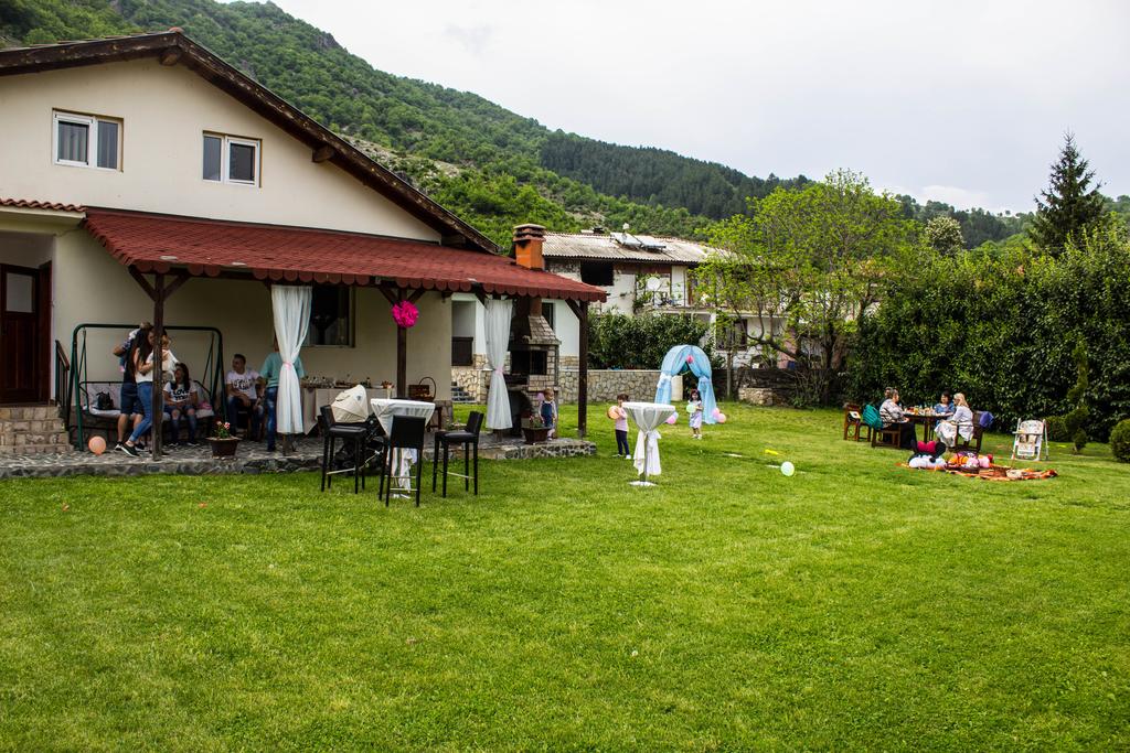 Къщи за 5, 9 или 14 човека с басейн, барбекю и много удобства от Вили Извора с. Господинци, край Банско - Снимка 25