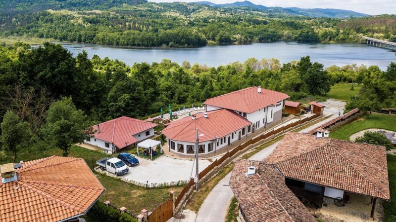 Семеен Комплекс КрисБо - Снимка 1