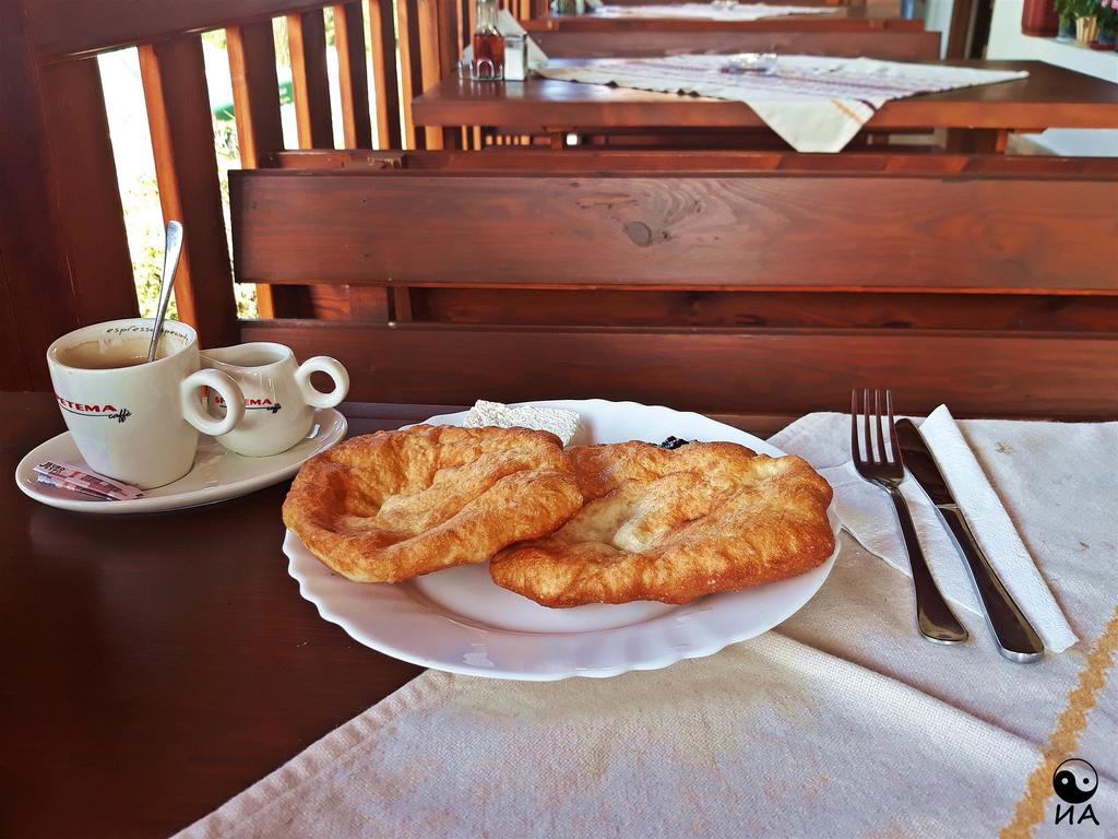 Нощувка със закуска за 2 или 4 човека в Семеен хотел КрисБо, с. Донковци, общ. Елена - Снимка 20