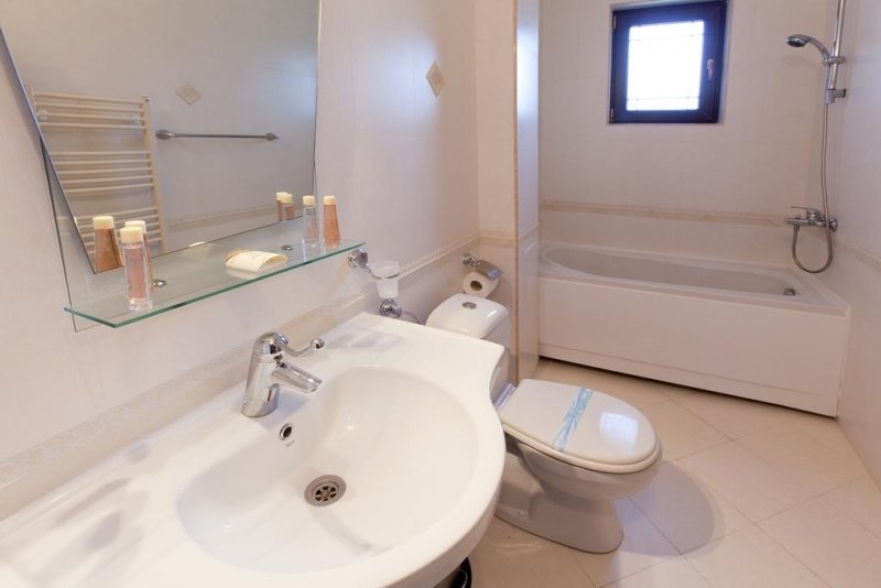 Семеен хотел СПА Хебър - Снимка 4