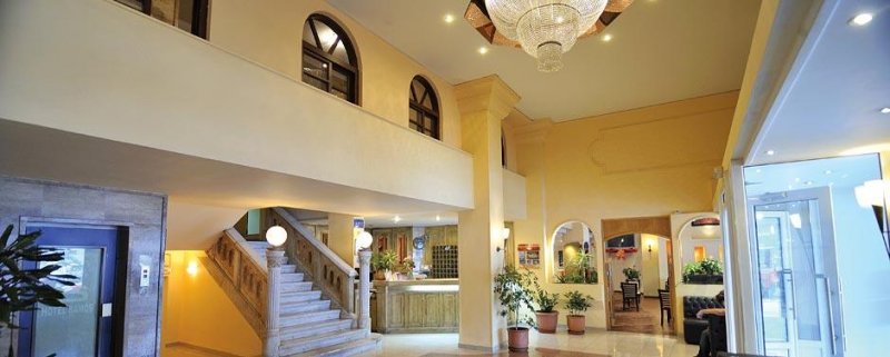 Samos Hotel - Снимка 1