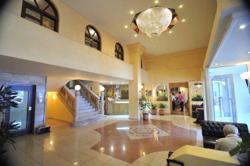 Samos Hotel - Снимка 9