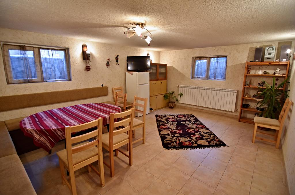 Нощувка за двама или четирима в къща за гости Четири сезона, Велинград - Снимка 2