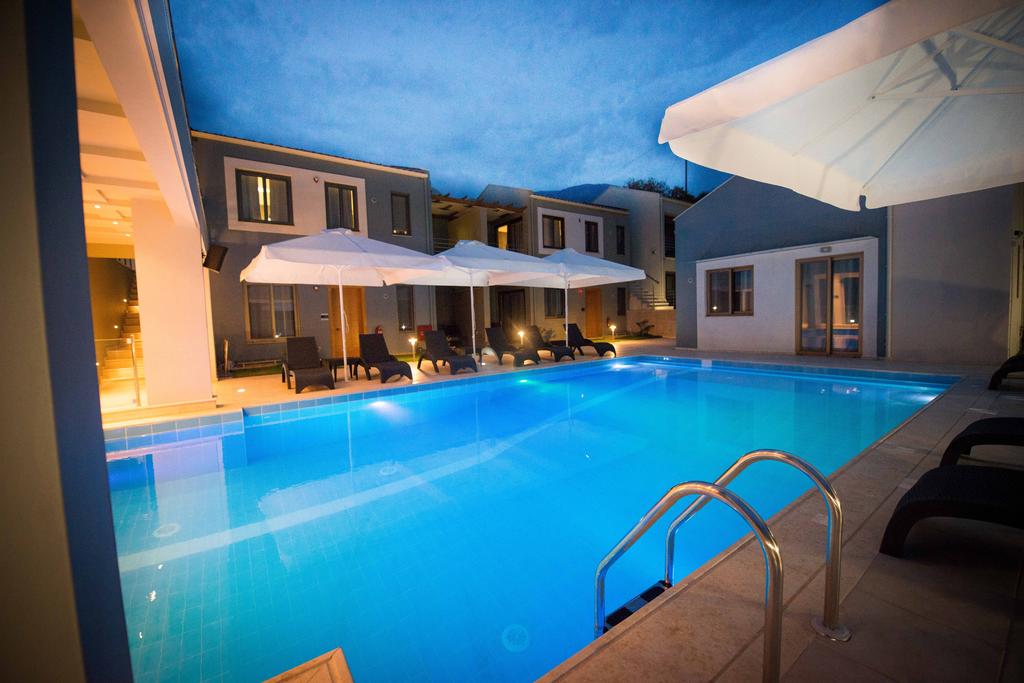 Лято на първа линия в Микри Мантиния, Гърция! Нощувка със закуска + басейн от хотел Mantinia Bay**** - Снимка 