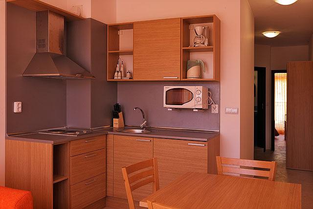 Нощувка в студио за ДВАМА или апартамент за до 6 човека + БАСЕЙН от Kомплекс Сънсет, Кошарица - Снимка 12