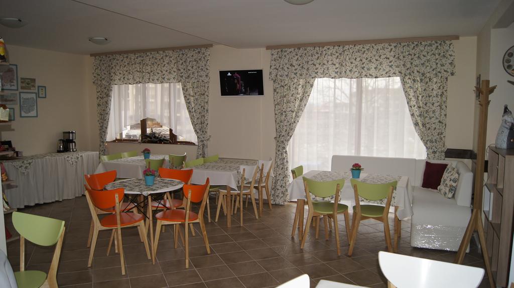 Почивка в Банско! Нощувка със закуска за 4 или 6 човека + басейн и релакс зона от хотел Топ Лодж - Снимка 29