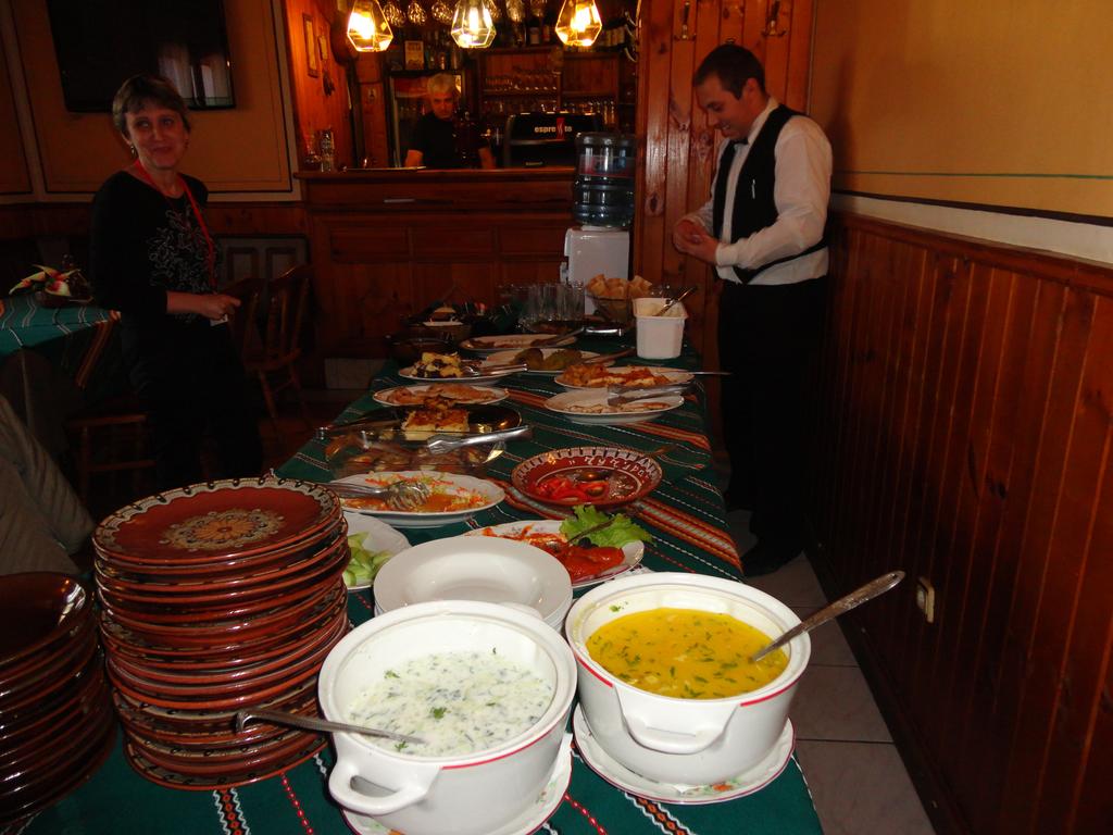 Нощувкa на човек със закуска и вечеря в хотел Чучура, гр. Копривщица - Снимка 1