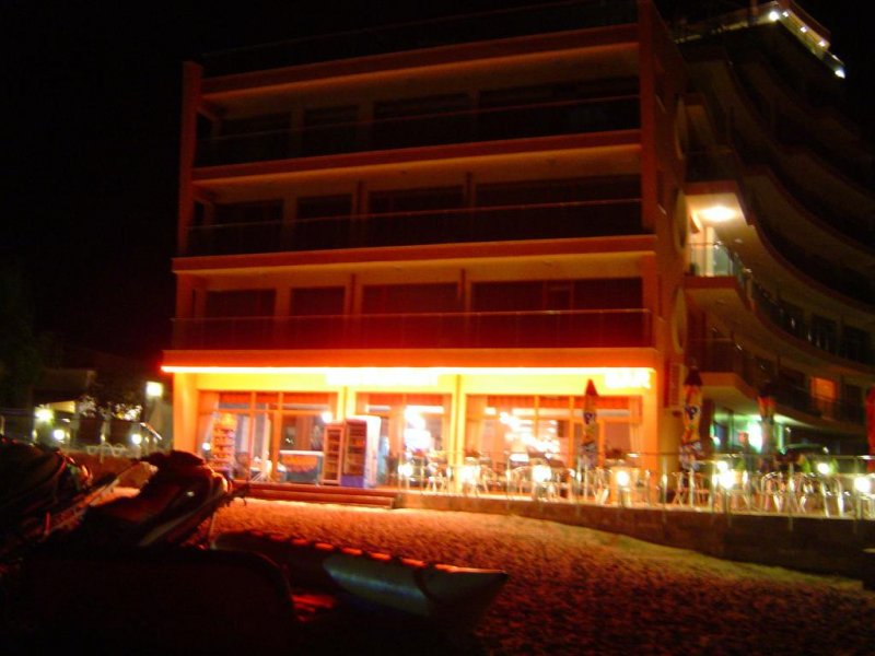 Апартхотел Съни Бей - Снимка 1