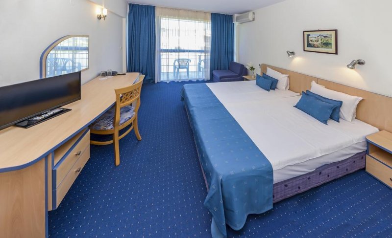 Хотел Холидей Парк - Снимка 2