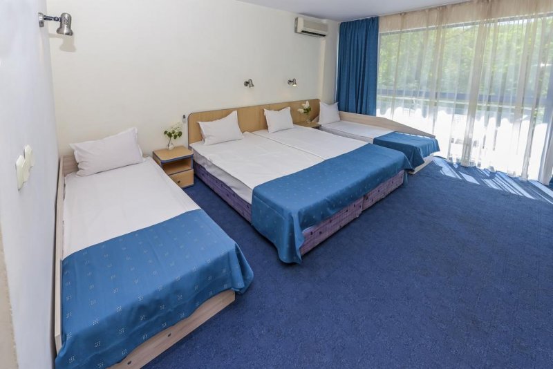 Хотел Холидей Парк - Снимка 8