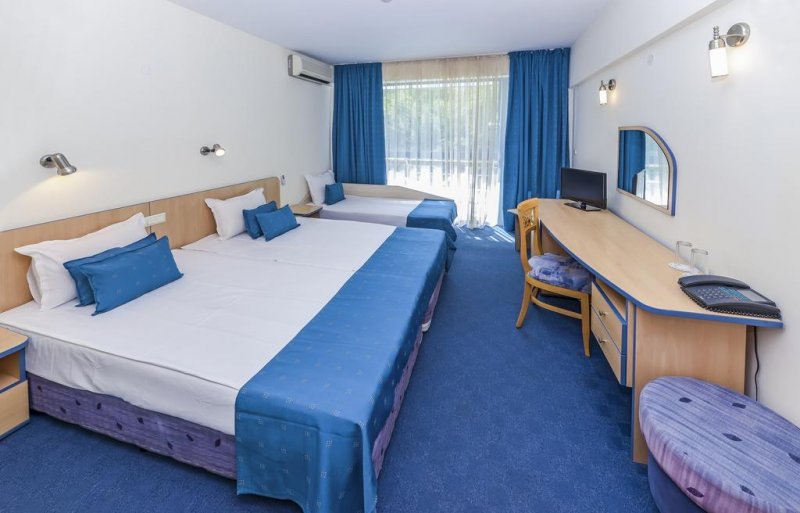 Хотел Холидей Парк - Снимка 2