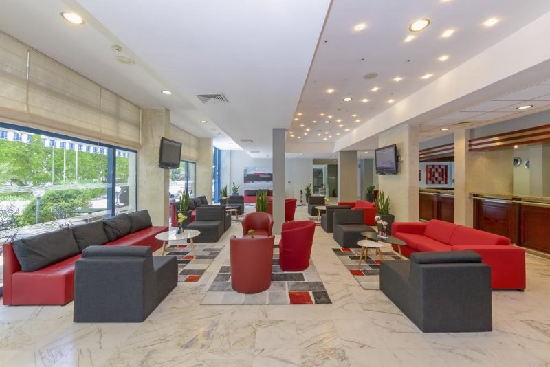 Хотел Холидей Парк - Снимка 2