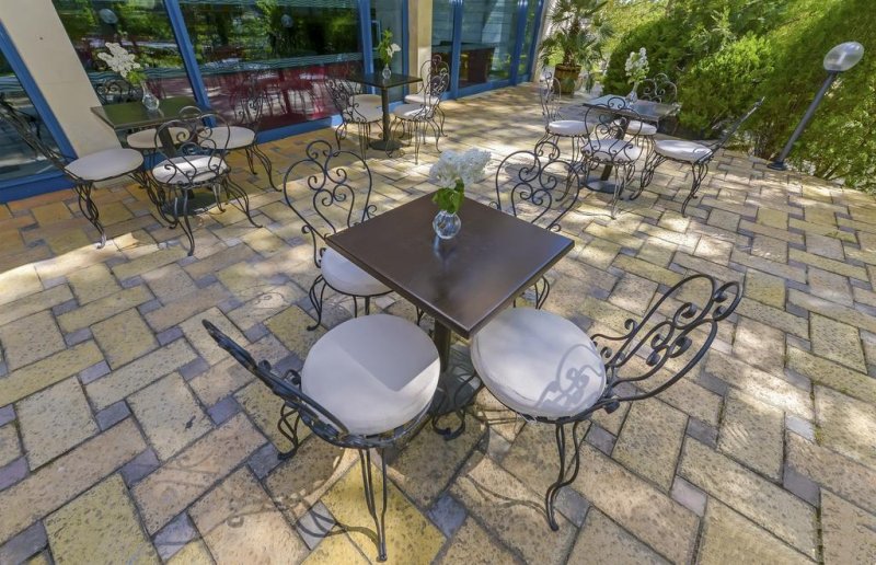 Хотел Холидей Парк - Снимка 1