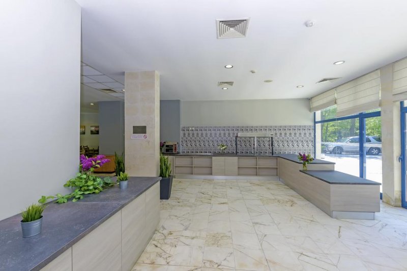 Хотел Холидей Парк - Снимка 9