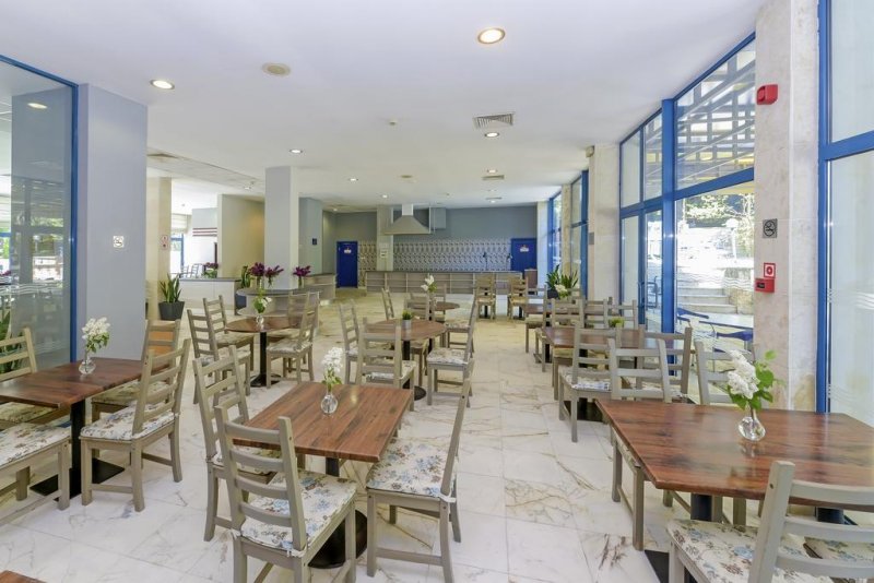 Хотел Холидей Парк - Снимка 10